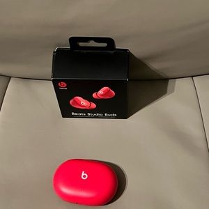 Beats Studio Buds- True Wireless Earbuds with USB-c Charging Case